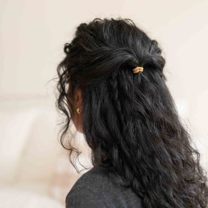 Image of KOOSHOO plastic-free round hair ties mini golden fibres #color_golden-fibres-12-pack
